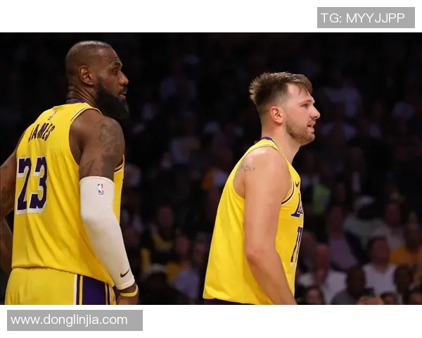 小牛大胜马刺，东契奇状态依旧火爆：新赛季风暴再起