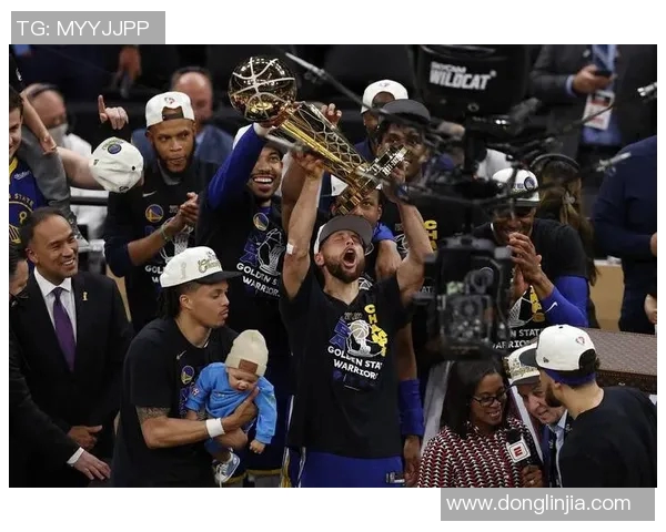 勇士队再度摘得NBA总冠军,王朝荣耀再续写 勇士队再度摘得NBA总冠军,王朝荣耀再续写